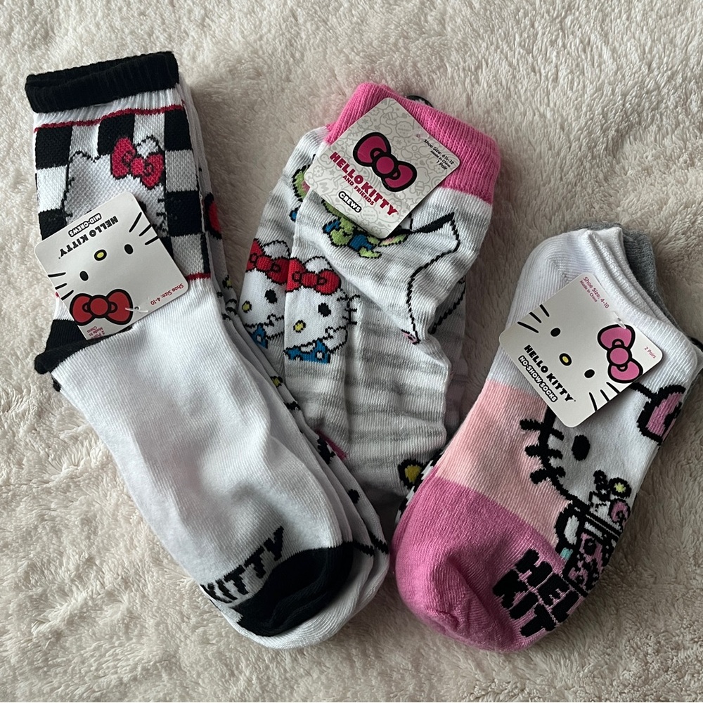 hello kitty socks